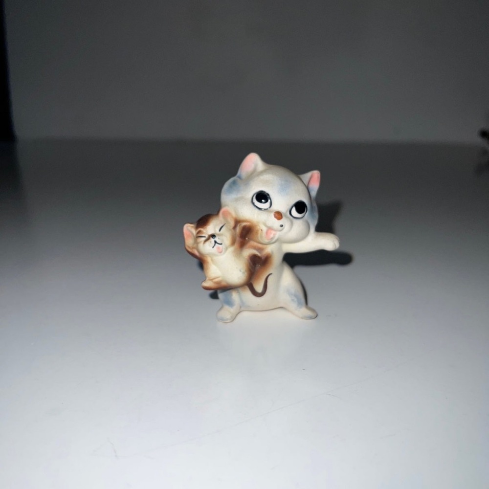 Vintage Josef Original Cat Holding A Mouse